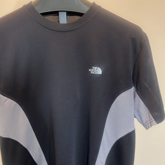 The North Face Black & Gray Short Sleeve Shirt - Picture 2 of 7